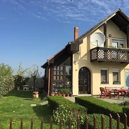 Ciklamen Vendeghazak * Mezőkövesd